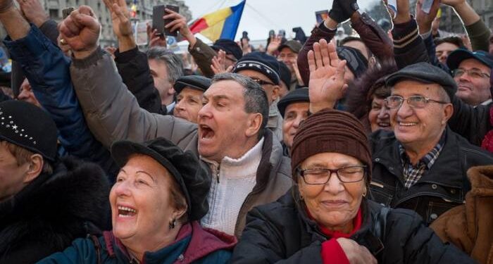 Pensionarii români stau cu sufletul la gură! Mâine vor avea loc negocieri cruciale, care le va decide pensia în următorii 50 de ani!