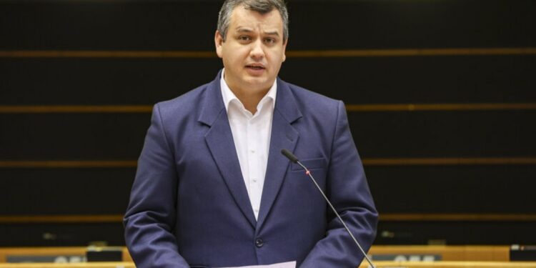 Câți mai mulți la ciolan! Eugen Tomac anunță că viitorul guvern va avea 4 premieri!