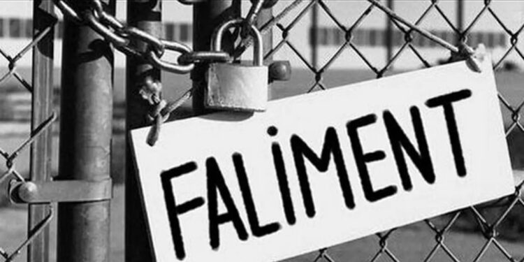 Pe fruntea afacerilor României scrie FALIMENT!