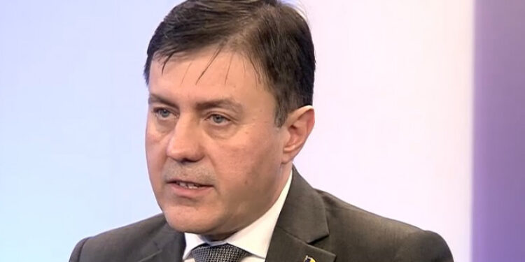 Florin Spătaru, ministrul economiei, le cere profesorilor să sclăvuiască! „Soţia mea nu face grevă pentru salariu!”