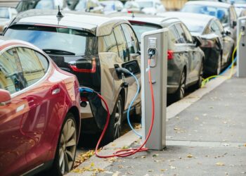 Țările cu cele mai mari și cele mai mici prețuri din Europa la încărcarea mașinilor electrice! Cel mai ieftin e chiar în România!