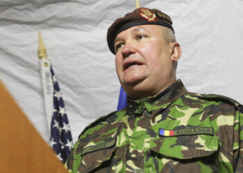 Generalul Ciucă pune tunurile pe profesori! „Soluția nu este o grevă pe final de an școlar!”