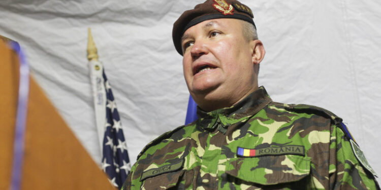 Generalul Ciucă pune tunurile pe profesori! „Soluția nu este o grevă pe final de an școlar!”