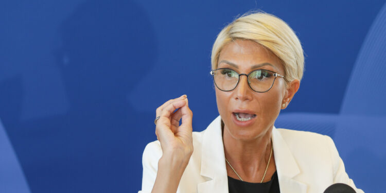 Raluca Turcan, atac la PSD: „Este o tentativă de a păcăli Comisia Europeană!”