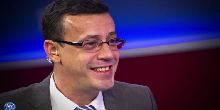 Victor Ciutacu, după încăierările dintre AUR și coaliție de la Parlament: „Hai să nu ne mai dăm vir..ne în curtea bordelului.!”