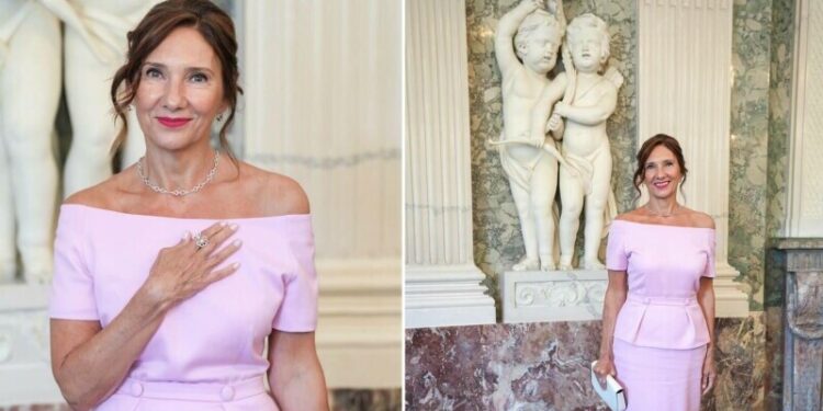 Carmen Iohannis a purtat bijuterii de peste 12.000 euro la un eveniment din Germania!