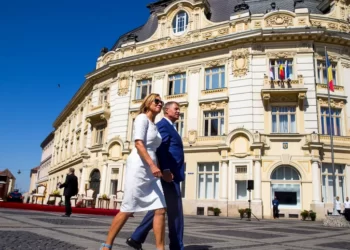 Iohannis și-a dublat prețurile la chirii, după ce a pierdut o casă în Sibiu. Câți bani face președintele din casele cumpărate „din meditații”?