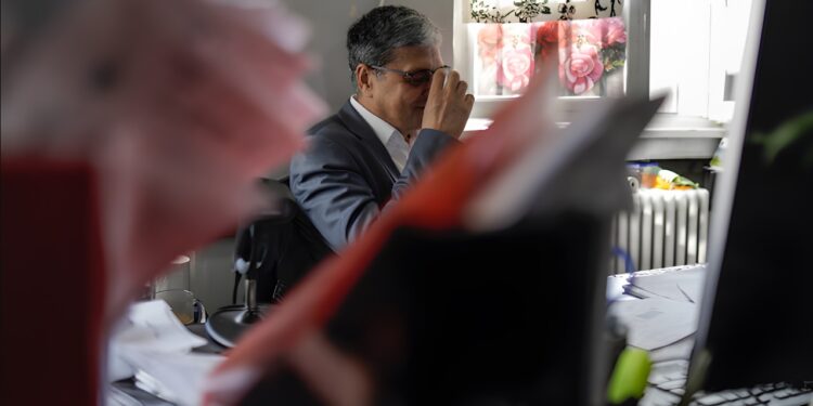 Marcel Boloș și-a făcut cruce într-un birou de la ANAF! „Cum nu aveţi…?”