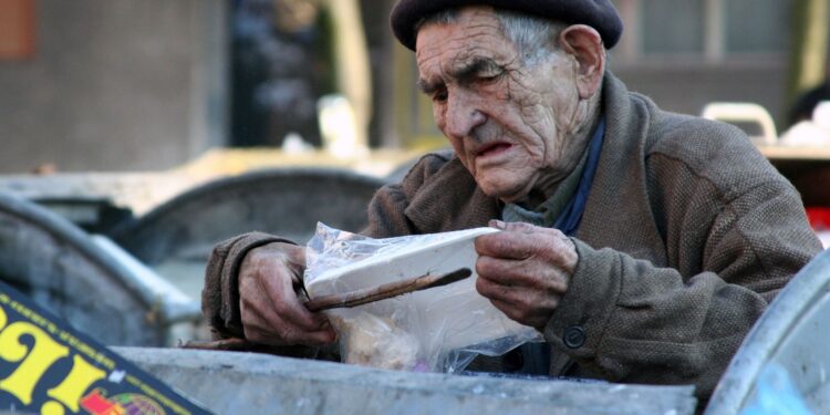 CNPP a anunțat că România are 4.766.378 de pensionari, la finele lunii august 2023. Pensia medie a fost de doar 1.965 de lei!