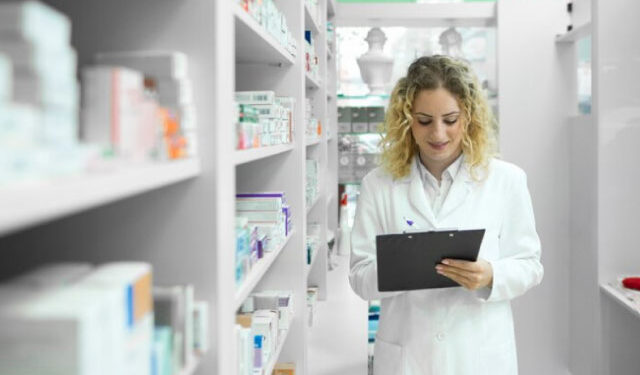 Grevă japoneză în farmacii. Motivul: CNAS decontează în septembrie abia jumătate din facturile plătite în mai!