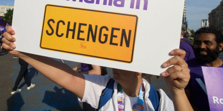 O mare lovitură pentru Schengen vine din Germania: s-a dublat numărul imigranților ilegali care au trecut granița!