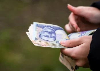 Plata cu cash la comercianți, limitată de miercuri. Care este valoarea maximă admisă?