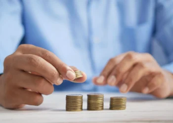 INS: Câştigul salarial mediu net în România a scăzut în luna august!
