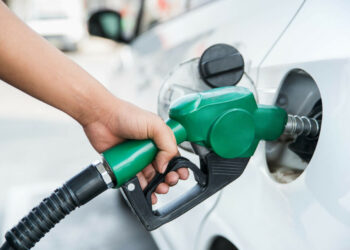 Se scumpesc benzina și motorina? Preţurile petrolului au crescut din cauza războiului din Israel!