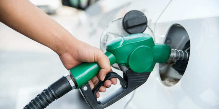 Se scumpesc benzina și motorina? Preţurile petrolului au crescut din cauza războiului din Israel!