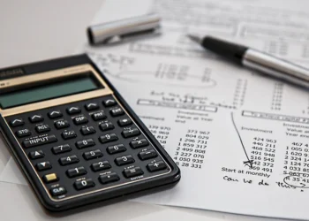 Salariile minime brute din construcţii şi industria alimentară au fost majorate, pentru ca salariile nete să rămână neschimbate după reţinerea CASS.