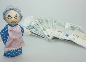 Plăți record în sistemul de pensii private, unde cotizează peste 8 milioane de români! Cât au încasat zecile de mii de salariați?