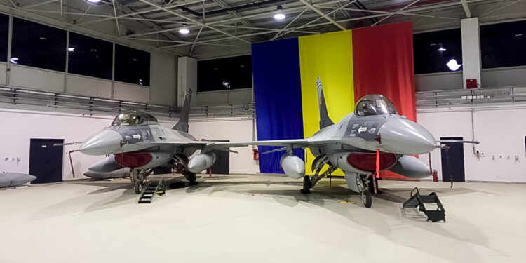 Derco şi Aerostar au semnat un Acord pentru întreţinerea flotei de avioane F-16 a Forţelor Aeriene Române