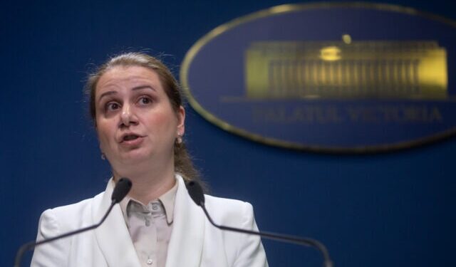 Ești corigent? Statul de premiază! 8500 de elevi cu medii peste 5 iau bursă de merit!