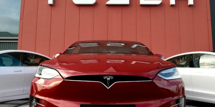 Tesla, în pericol! Sindicaliștii nu mai vor să lucreze pentru Elon Musk
