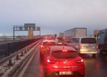 Nebunie la frontieră, în vestul țării. Peste două sute de mii de oameni au intrat în țară într-o singură zi