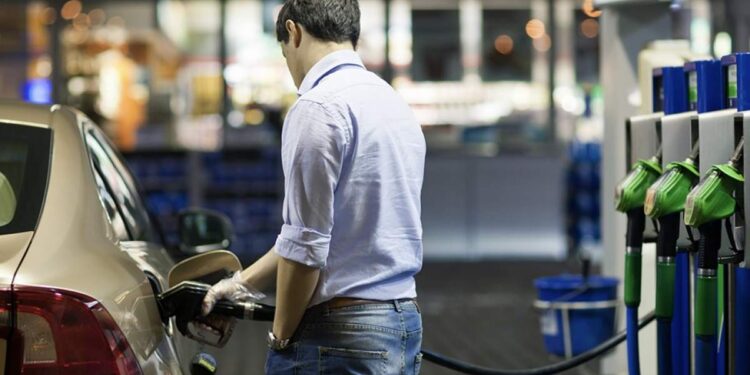 Vești proaste pentru șoferii din România. Prețul carburantului s-a majorat de Crăciun!