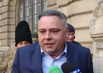 Show total la Ministerul Agriculturii! Ciobanii au încercuit instituția, iar Florin Barbu citează din Eminescu: ‘Cei de afară nu sunt fermieri’