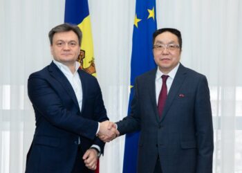 Prim-ministrul Dorin Recean, în discuții cu ambasadorul Republicii Populare Chineze la Chișinău, Yan Wenbin