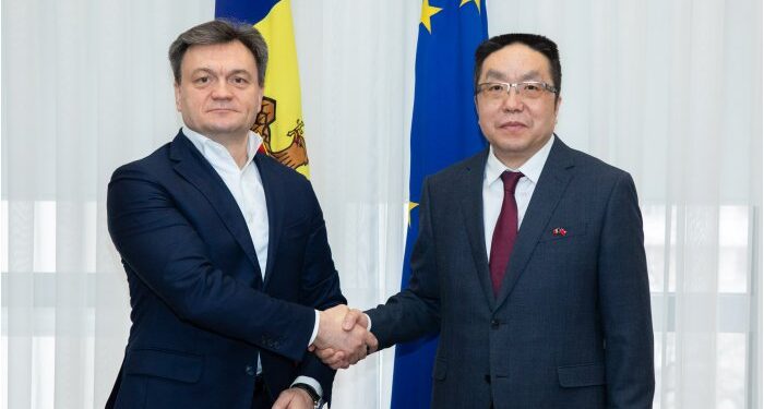 Prim-ministrul Dorin Recean, în discuții cu ambasadorul Republicii Populare Chineze la Chișinău, Yan Wenbin