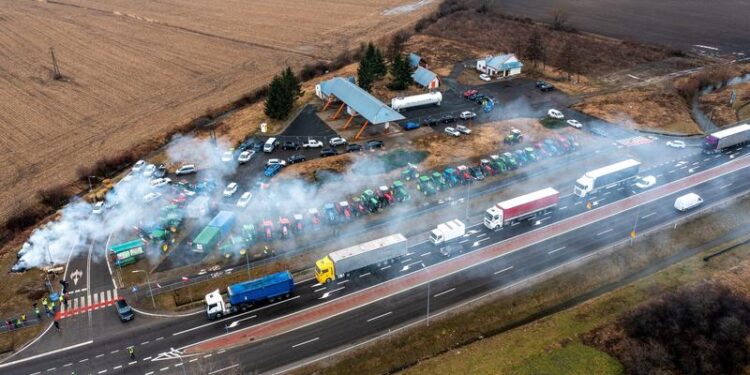 Fermierii polonezi au incendiat 160 de tone de cereale ucrainene