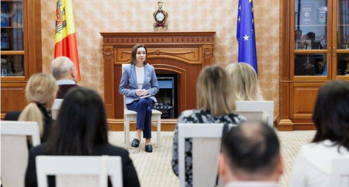 Președintele Maia Sandu a discutat cu mai mulți jurnaliști despre referendumul privind integrarea europeană a Republicii Moldova!