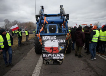 Fermierii polonezi blochează granița cu Ucraina în semn de protest împotriva importurilor ieftine