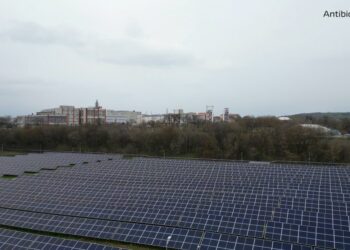 PNRR: Antibiotice Iași a pus în funcțiune o centrală fotovoltaică de 2,5 MW