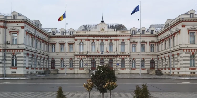 13 firme se bat pentru reabilitarea Palatului Administrativ din Bacău, din fonduri europene