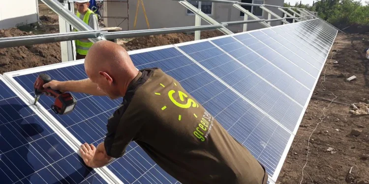 Se înfințează ghișee pentru anveloparea locuințelor și montarea de panouri solare!
