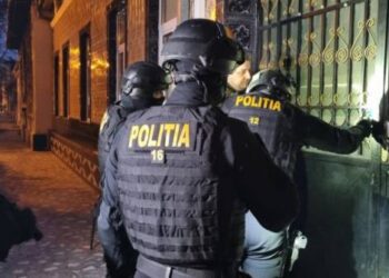 Piața drogurilor este mai săracă. Traficanți de droguri, ridicati de politisti dupa perchezitii
