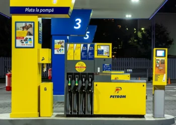 Motorina a ajuns mai ieftină decât benzina