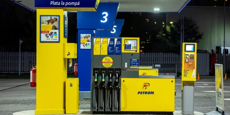 Motorina a ajuns mai ieftină decât benzina