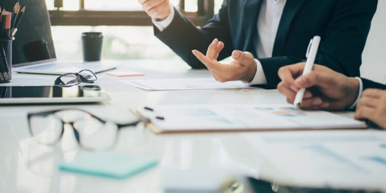 5 motive pentru care ar trebui să apelezi la profesioniști cu expertiză pentru prețurile de transfer