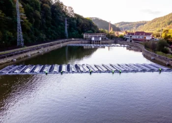 A fost pusă în funcțiune prima centrală fotovoltaică plutitoare din România