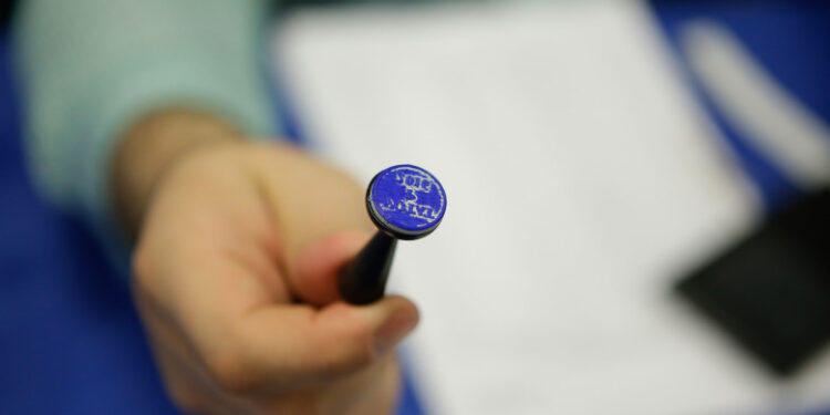 Amendă maximă – Primul român sancționat pentru că a fotografiat buletinul de vot