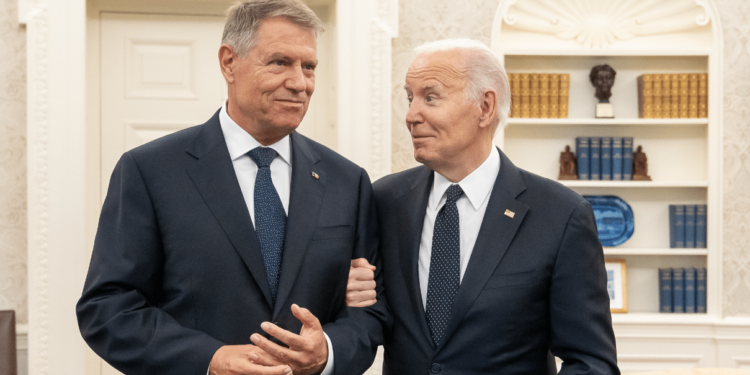 Cu ce imagine rămâne Klaus Iohannis, după două mandate de președinte: „Mai degrabă marionetă decât lup singuratic”