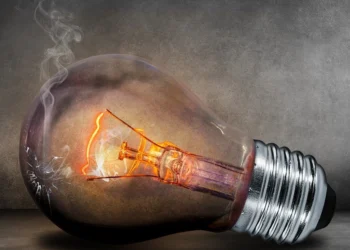 Nou record: preț orar șocant pe piața spot de energie electrică din România, peste 560!