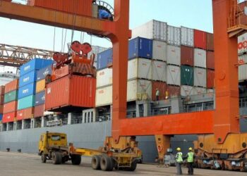 În ciuda potențialului agricol uriaș, România exportă în continuare materii prime ieftine și aduce în țară alimente scumpe