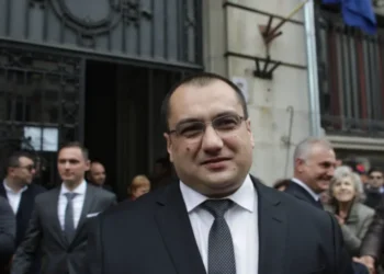 Publicistul Iulian Capsali i-a adresat o întrebare extrem de corectă, la care europarlamentarul Cristian Terheș refuză să îi răspundă: sunteți loial jurământului dat față de SUA sau neamului din care faceți parte?