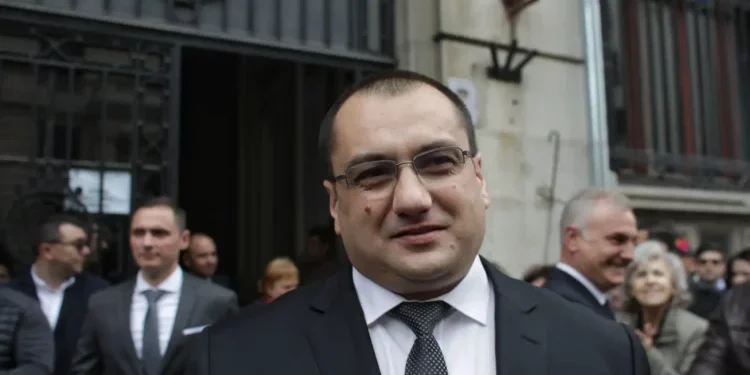 Publicistul Iulian Capsali i-a adresat o întrebare extrem de corectă, la care europarlamentarul Cristian Terheș refuză să îi răspundă: sunteți loial jurământului dat față de SUA sau neamului din care faceți parte?