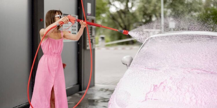 Cum să-ți cureți mașina într-o spălătorie self service astfel încât să fie impecabilă