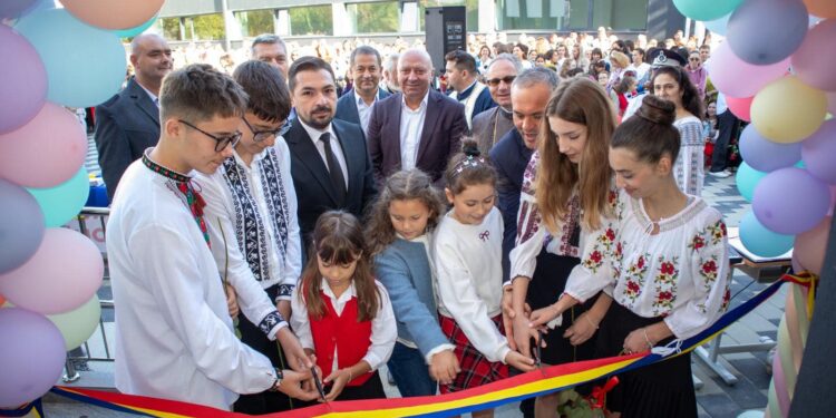 Valentin Ivancea, prezent la început de an școlar la Școala nr. 2 din Târgu Ocna, anunță construirea unei noi creșe!