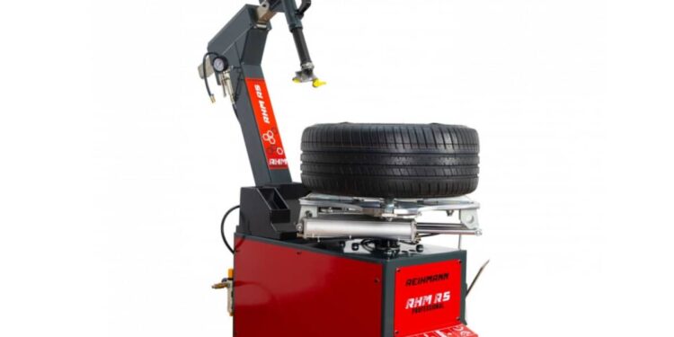 Cum aparatele dejantat anvelope adaptează atelierele auto la noile tendințe de pe piață