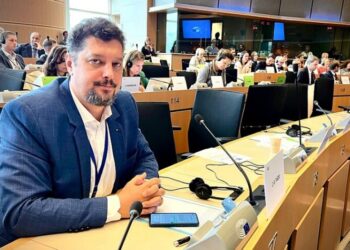 Europarlamentarul Claudiu Târziu (AUR) solicită demisia șefei CNAS, după declarația privind obligativitatea vaccinării